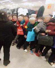 给你们看看什么叫爆满社会gif搞笑图片