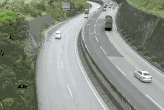 我就想知道后面那个货车是怎么撞上的社会gif搞笑图片