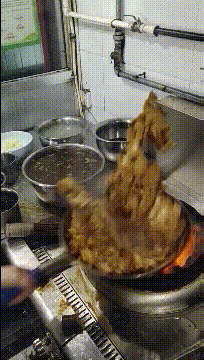 大厨颠勺技能，已经练到满级了社会gif搞笑图片