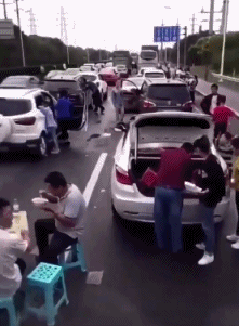 高速上最牛的人社会gif搞笑图片