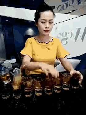 这妹子肯定是东北那疙瘩的社会gif搞笑图片