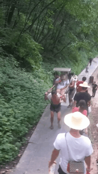 今天接了个大活，听说是个大老板社会gif搞笑图片