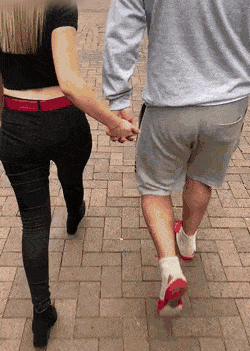 当在街上恶搞情侣在什么反应社会gif搞笑图片