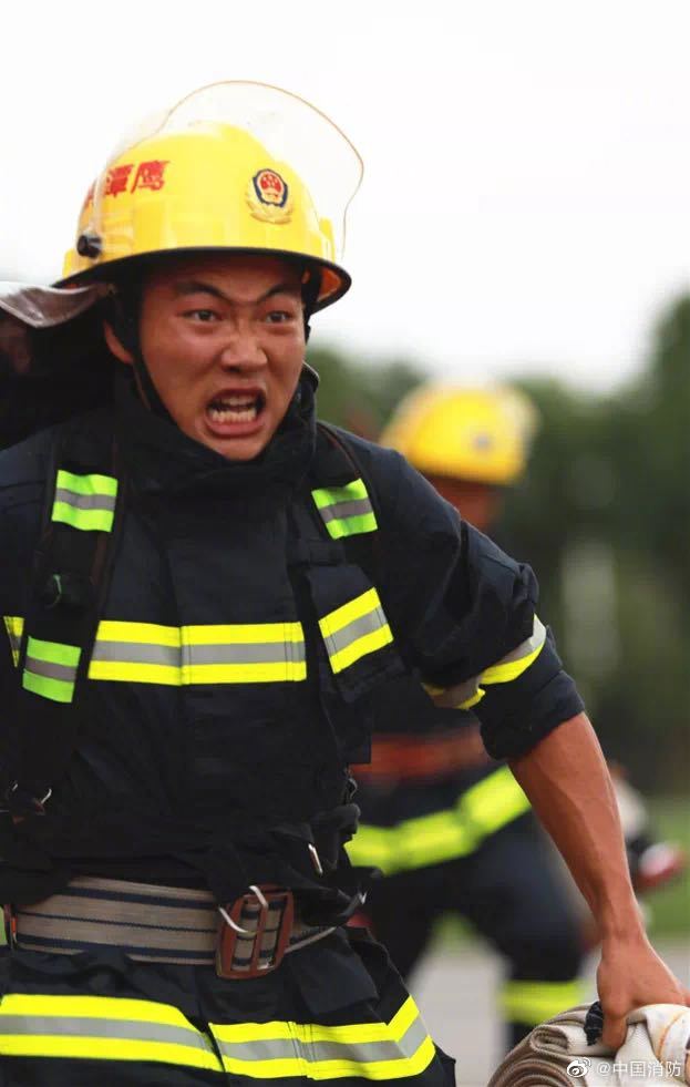 消防员社会gif搞笑图片