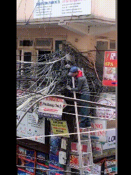 这位接线员已经放弃了社会gif搞笑图片