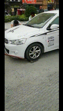 乱停车的下场社会gif搞笑图片