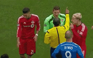 碰瓷技术有点低啊体育gif搞笑图片