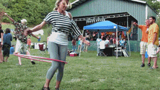 转个呼拉圈也能如此妖娆体育gif搞笑图片