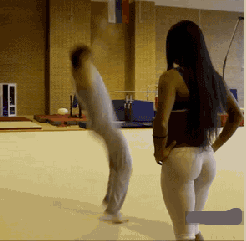 很标准的后空翻，你能做的到吗？体育gif搞笑图片