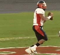 单手接橄榄球，碉堡了体育gif搞笑图片