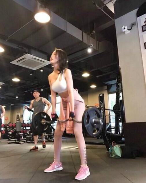 动作好像有点不标准吧体育gif搞笑图片