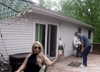 牛人高尔夫球开啤酒瓶盖体育gif搞笑图片