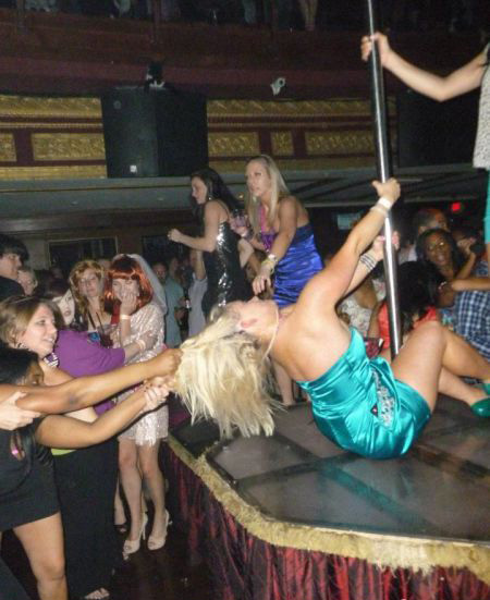 女人嫉妒起来可不好惹体育gif搞笑图片