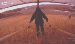 一个滑翔伞爱好者把一个摄像机绑在了他的伞翼后面。。。 一路拍到的简直美到爆了。。。体育gif搞笑图片