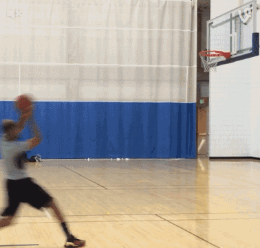 这么夸张的走步，还三不沾，你不适合打篮球体育gif搞笑图片