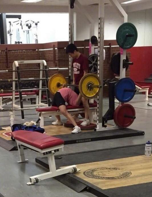 大哥你腰真好体育gif搞笑图片