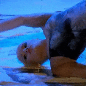 妹子出了点状况哥们儿心领神会体育gif搞笑图片