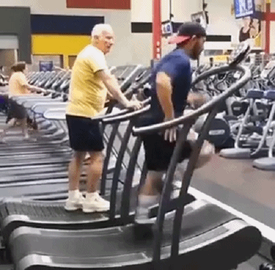 小伙子，大爷就这样静静看着你装逼体育gif搞笑图片