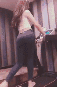 美女你这姿势不对，让我来教教你体育gif搞笑图片