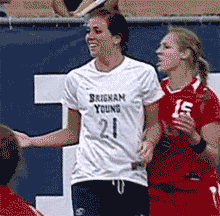 这一招凶狠的防守，只有女足才看得到体育gif搞笑图片