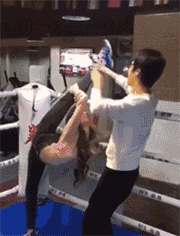 有这样一个女友一定会很幸福的体育gif搞笑图片