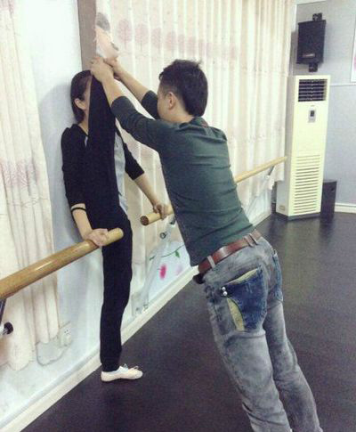 就这样被壁咚了体育gif搞笑图片