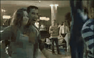 得意忘形的妹子悲剧了体育gif搞笑图片