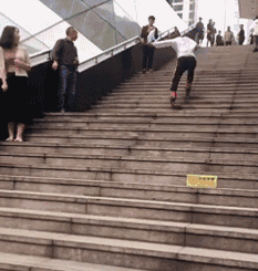 什么叫做不作死就不会死，这就是体育gif搞笑图片