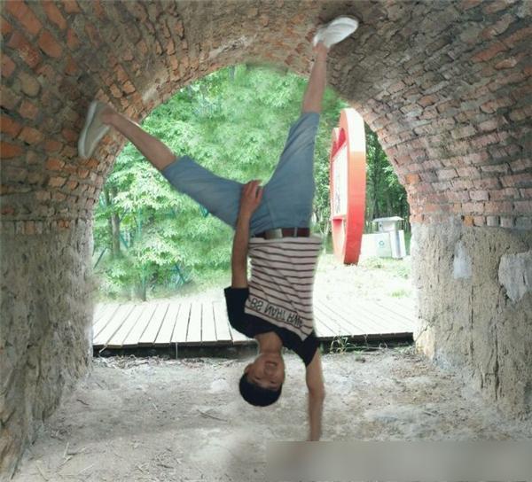 顶天立地的男子啊体育gif搞笑图片