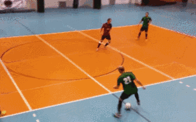 这球技把自己都骗了过去体育gif搞笑图片