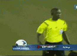 默默掏出红牌就改变了局面体育gif搞笑图片