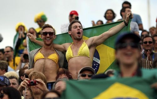 无论是世界杯还是奥运会，看台上总是亮点多多体育gif搞笑图片