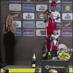 要爆炸了，赶紧躲起来体育gif搞笑图片