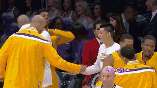 想要成为社交达人，必须记住很多打招呼的手势体育gif搞笑图片