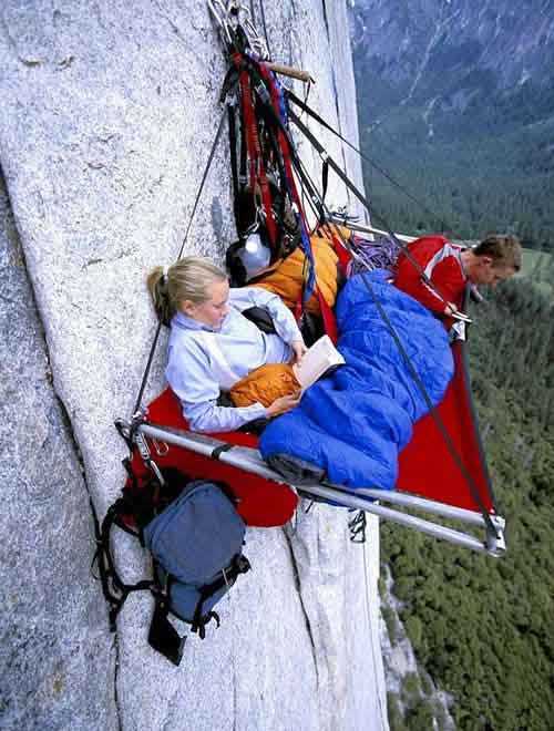 这样的一张床，在上面你能睡的着么？体育gif搞笑图片