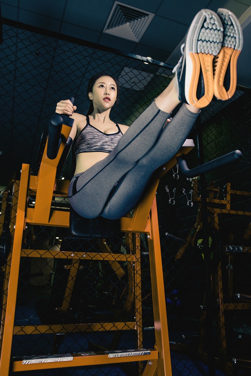 妹子会的器械还蛮多的体育gif搞笑图片