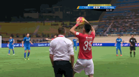 特么的，有个这样的队友还踢个毛的球体育gif搞笑图片