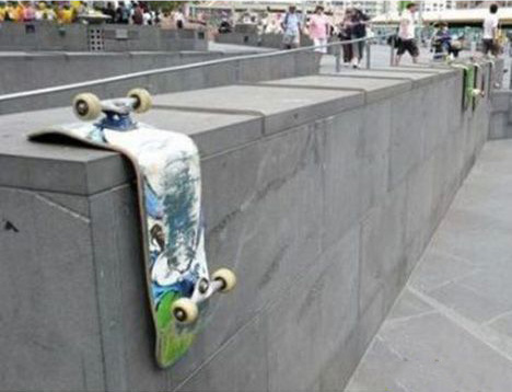 天气热得连滑板都学会罢工体育gif搞笑图片