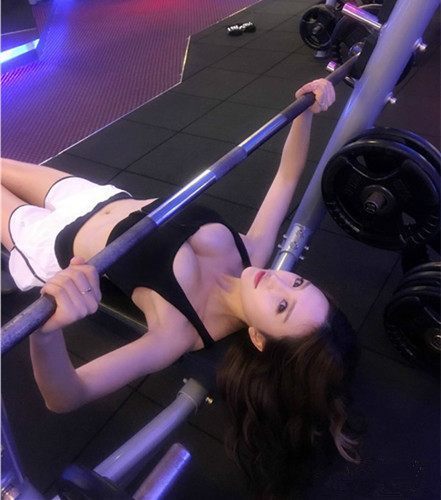 这就是我一直坚持去健身房而无法安心健身的原因体育gif搞笑图片