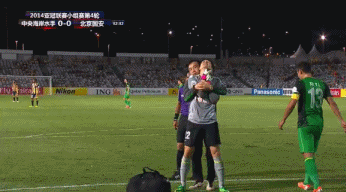 为何一脸痛苦（享受）的样子？体育gif搞笑图片