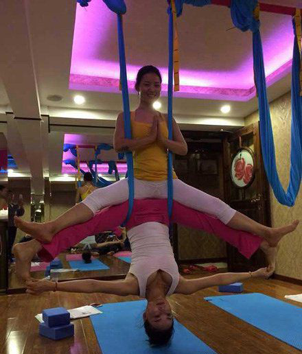 两美女逆天的存在体育gif搞笑图片