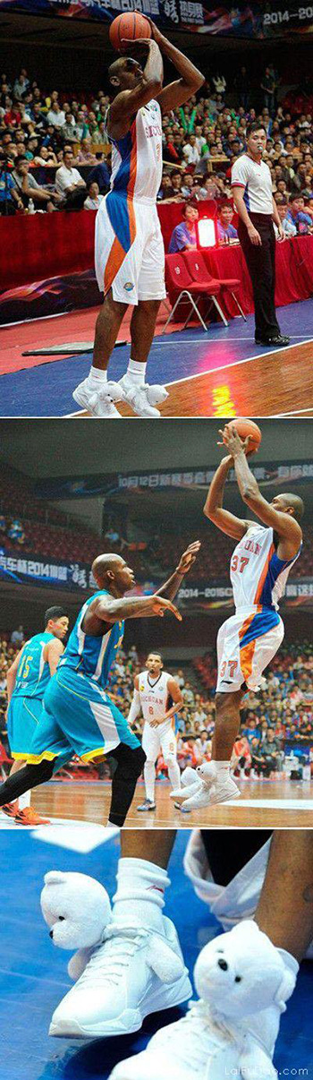 自从穿了这鞋，跳的更高了!体育gif搞笑图片