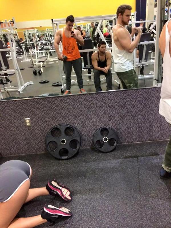 姑娘你的动作很危险体育gif搞笑图片