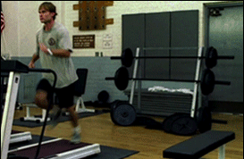 被跑步机玩坏的骚年们！最后……体育gif搞笑图片