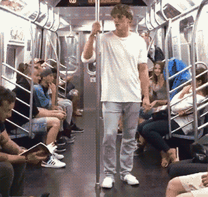 哥们，一招走遍天下啊体育gif搞笑图片