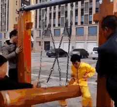 老婆说想赶紧要个孩子，而你还没做好准备时体育gif搞笑图片