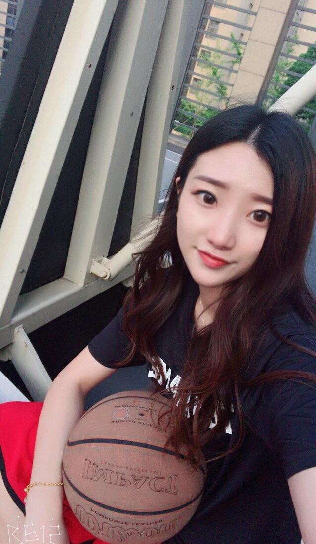 妹子，来试试技术，看你能过我不体育gif搞笑图片