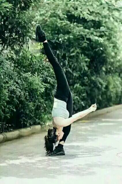 这个一字马谁能？体育gif搞笑图片