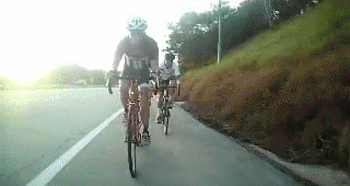 这车飞得高，车手反应也是牛B体育gif搞笑图片