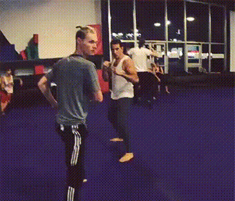 小哥好功夫体育gif搞笑图片